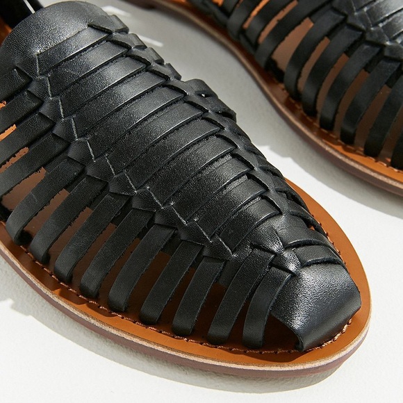 NWT UO Woven Harouche Sandals - Picture 3 of 4